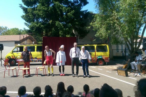 La compagnie Matapeste s'est arrêtée dans une école des Deux-Sèvres.