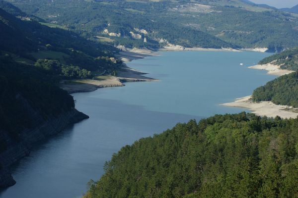 Le corps d'un homme a été découvert mercredi dans le lac de Monteynard, en Isère.