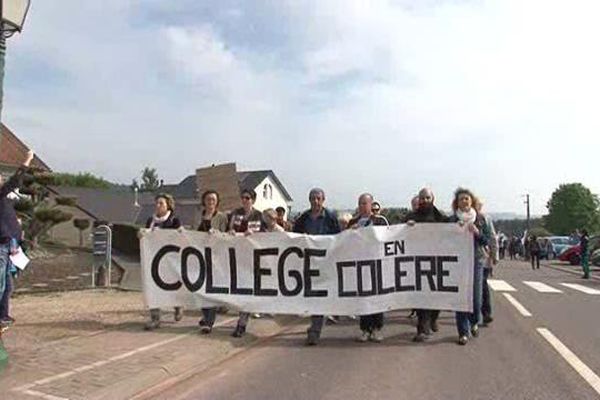 Plus de 200 personnes étaient dans les rues de Falck samedi 16 mai 2015.