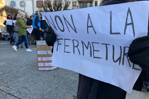 A Aurillac, des professeurs et des parents d'élèves s'émeuvent de la fermeture du collège de La Jordanne.