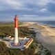 Le long de la côte sauvage, en Charente-Maritime, le phare de la Coubre à La Tremblade domine du haut de ses 64 mètres. Mais l'avancée du trait de côte menace l'édifice classé monument historique.