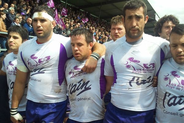 Les héros ont fait un tour d'honneur sous les applaudissements de leurs fans.