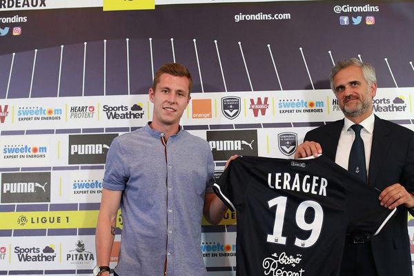 Ce lundi au Centre d'Entrainement des Girondins de Bordeaux , la nouvelle recrue des Girondins de Bordeaux est danoise : Lukas Lerager en présence du Président Stéphane Martin.