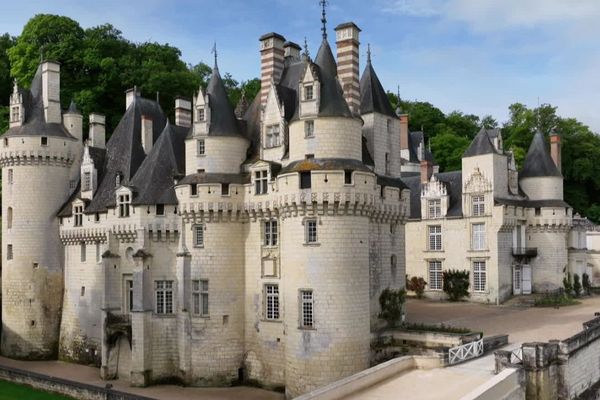 Le château d'Ussé a inspiré Charles Perrault pour son célèbre conte "La Belle au bois dormant".