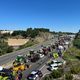 "Fermer toute la chaîne des Pyrénées, du Perthus jusqu'à Biriatou en coordination avec les agriculteurs espagnols". Entre le Perthus et la Jonquiere, une cinquantaine de tracteurs ont pris position.