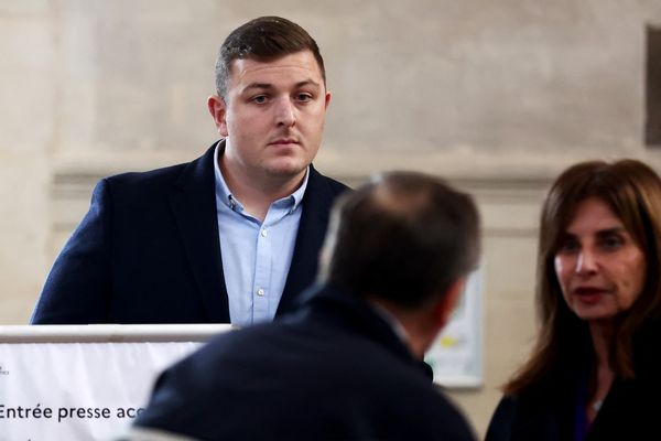 Avec deux de ses anciens coéquipiers de l'équipe de Grenoble, le rugbyman irlandais Denis Coulson encourrait la plus lourde peine pour avoir violé en réunion une étudiante bordelaise de 21 ans en 2017.