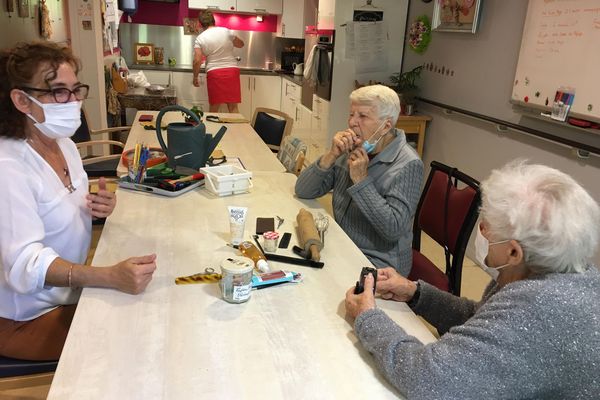 A Besançon (Doubs), l'Escapade accueil une à deux fois par semaine les malades touchés par Alzheimer