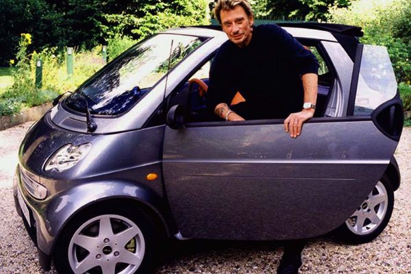 Même Johnny avait été séduit par la Smart, mais cela n'a pas suffi pour pérenniser le succès d'une voiture présentée comme révolutionnaire lors de son lancement.