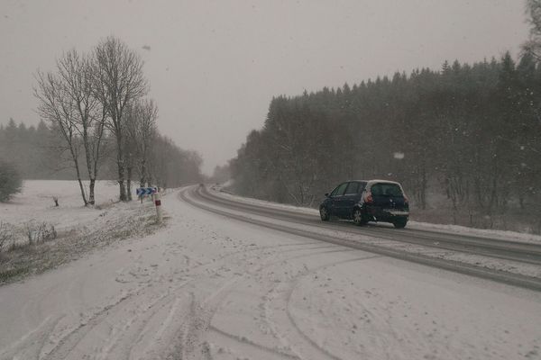 Ce mercredi 29 novembre, la préfecture du Cantal a publié un arrêté interdisant la circulation de transports en commun interurbains et périurbains dans le département jusqu'à 11h. (Photo d'illustration)