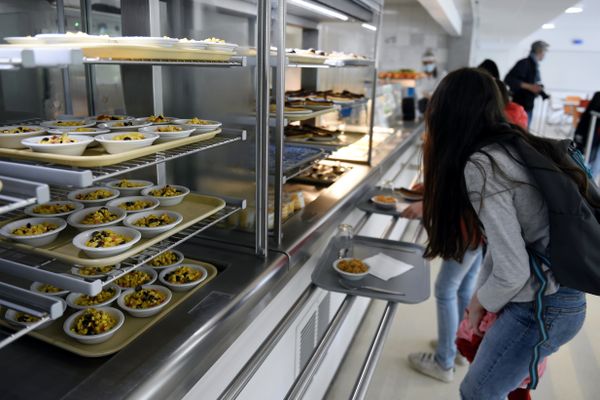 Les contrats d'agents du Département de Haute-Garonne, assurant le service de cantine ou le ménage dans un collège de Toulouse, ne seront pas renouvelés en raison de coupes budgétaires.