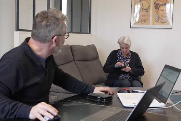 Près de Clermont-Ferrand, Eric et Evelyne participent virtuellement au Vendée Globe 2024.