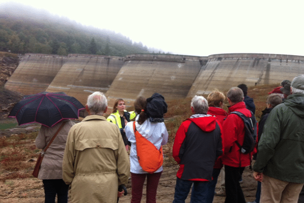 F3 Limousin - Un groupe de visiteurs au barrage du Mazeaud ce samedi 17 septembre