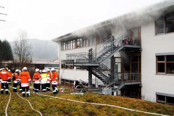 L'incendie a été maîtrisé en 30 minutes et éteint en une heure, selon un porte-parole de la police.