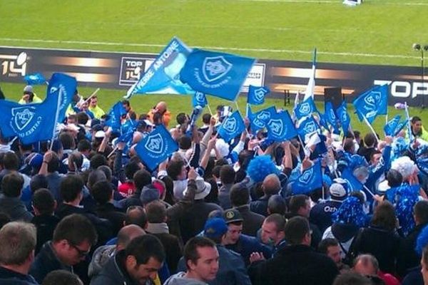 Ambiance de fête dans les tribunes des supporters du CO au Stade de la Beaujoire