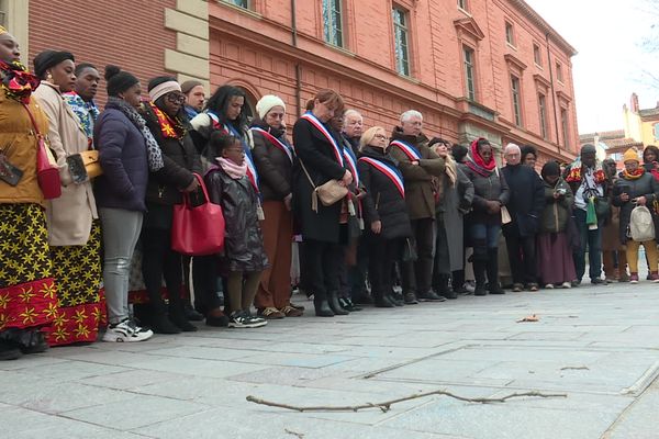 Une minute de silence a été observée suivie d'une Marseillaise sur la place du Salin à Toulouse.