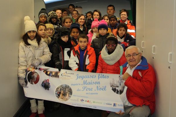 Les enfants malades en voyage en Laponie pour rencontrer le Père Noël.