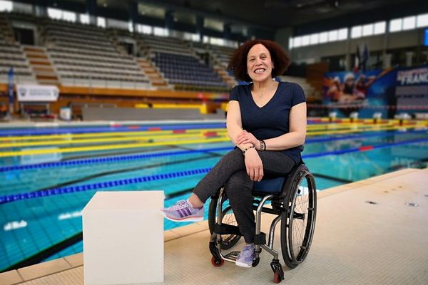 Hadda Guerchouche, devant la ligne 8 de la piscine de Bréquigny où elle a passé des heures à s'entraîner