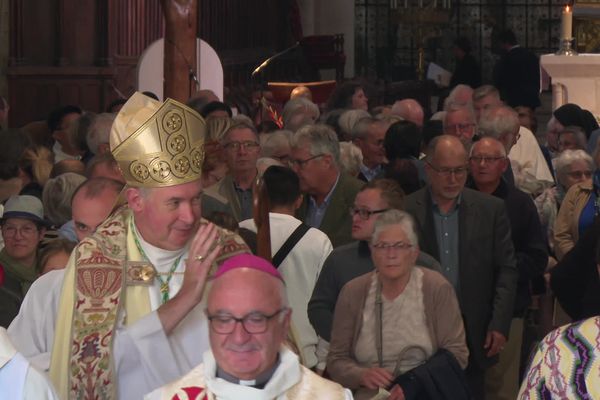 Monseigneur Wintzer a célébré les Vêpres pour la dernières fois dimanche 15 septembre à la cathédrale de Poitiers