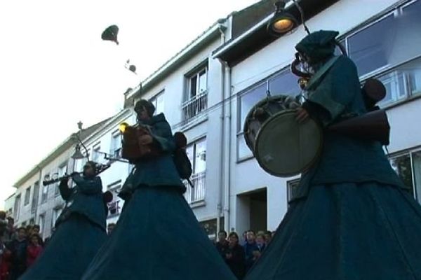 Spectacle de rue pour La Grande Marée à Saint-Nazaire