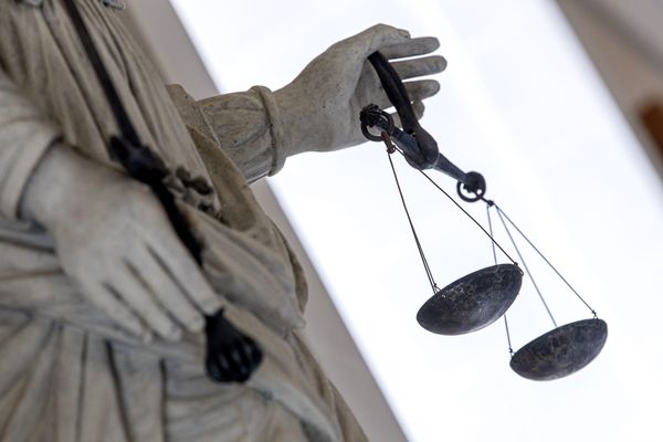 La balance, le glaive et le bandeau symboles de la Justice