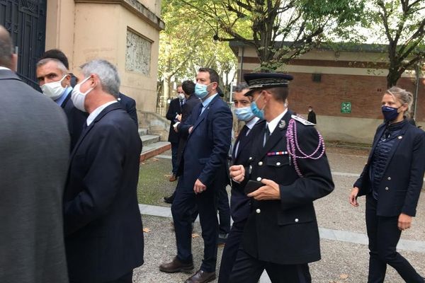 Le chef de la police et Gérald Darmanin aux Izards en octobre 2020 à Toulouse.