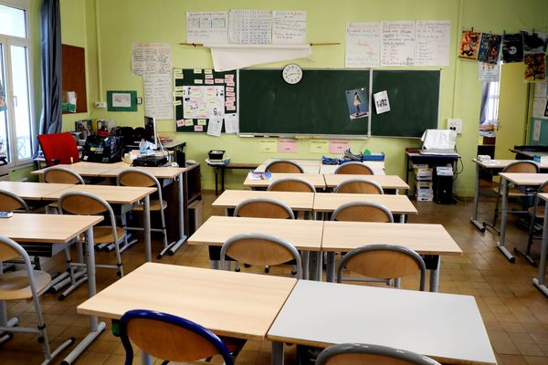 Illustration : à Marseille, une lasse d'école primaire vide.