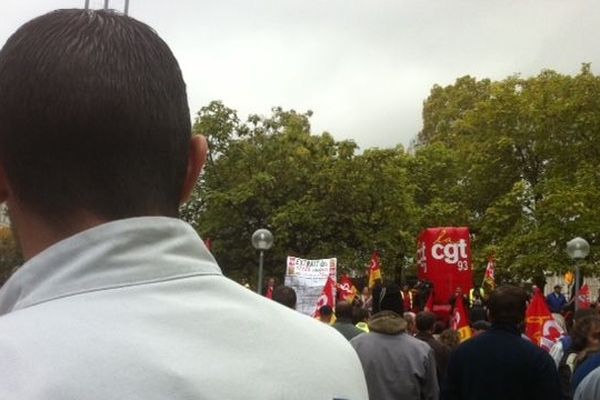 350 à 400 salariés de PSA manifestent à Bobigny.