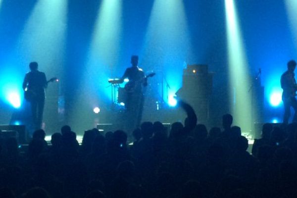 Le groupe "Youth Disorder" sort de l'ombre sur la scène de la Coopé à Clermont-Ferrand, le 29 janvier 2016.