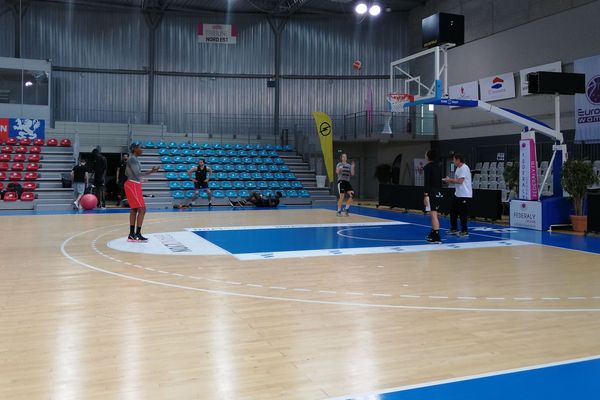 Dernière ligne droite avant la finale. Les filles de l'ASVEL s'entraînent dans leur gymnase