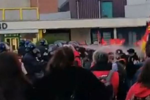 Evacuation du blocage devant le lycée Pontus de Tyard