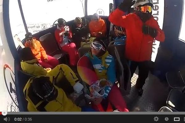 Un Harlem Shake dans une cabine du Funitel de Val Thorens.