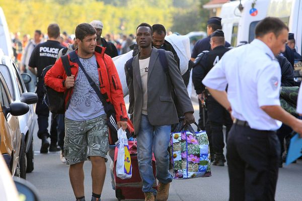 Ce jeudi matin, à Calais alors que le squat vient d'être démantelé.