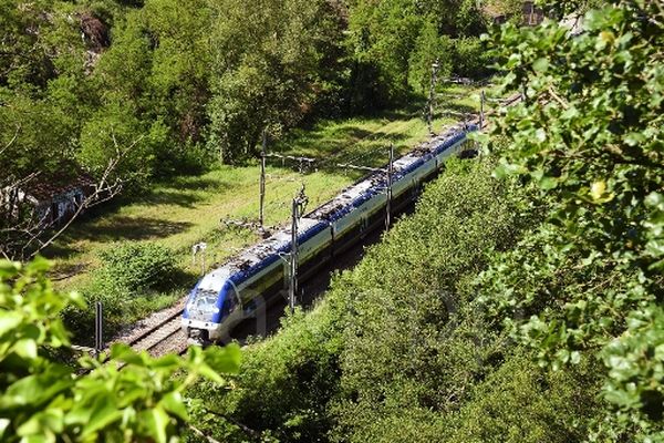 le Train Express Régional Lyon Saint Etienne après une série de travaux sur la ligne en 2021