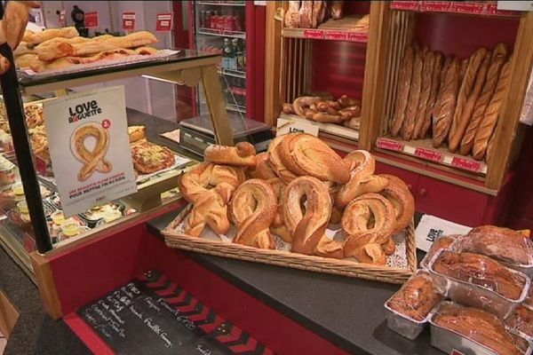 La "love baguette" est vendue deux euros dans les boulangeries partenaires. 