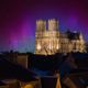 La Cathédrale Notre-Dame de Reims photographiée de nuit avec des aurores boréales par Vincent Zénon Rigaud