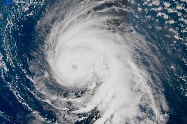 L'ouragan Kirk est actuellement stationné sur l'archipel des Açores, dans l'Atlantique.