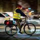 À l'heure d'hiver, cyclistes, piétons et conducteurs de trottinette doivent s'équiper pour ne pas être vulnérables à la tombée de la nuit.