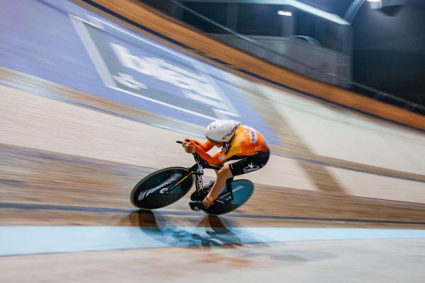 Marion Borras en pleine action sur le 3 000 mètres sur piste, ce dimanche 29 octobre, lors des Trois Jours de Grenoble.