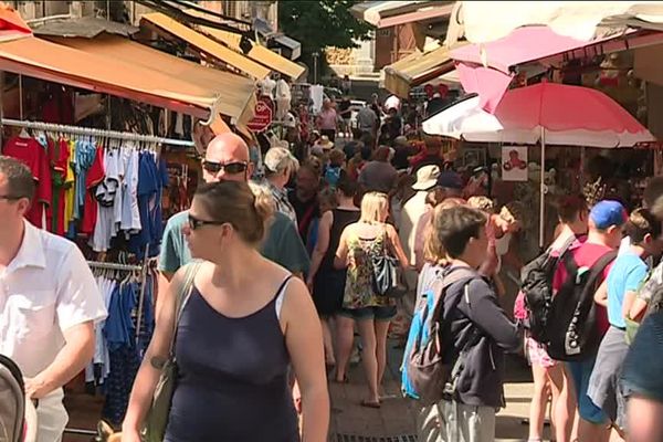 Dans les rues de Vallon-Pont-d'Arc ce lundi 18 juin 2018