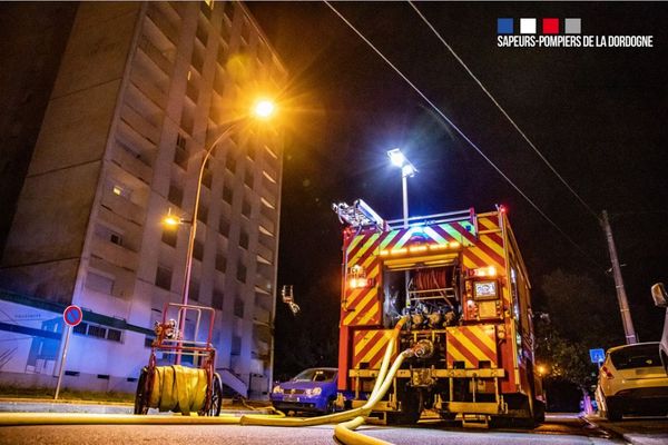 Le feu a pris dans la cave de cette tour de 11 étages située dans le quartier du Gour de l'Arche à Périgueux