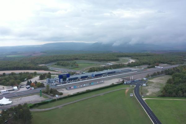 Le circuit Dijon-Prenois vu du ciel.