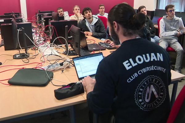 La cyber-sécurité en ces temps troublés est devenue un enjeu majeur pour les gouvernements, les entreprises et les particuliers face aux attaques d'ampleur qui ont touché la France, le 10 et 13 mars 2024. À l'IUT de Béziers, dans l'Hérault, la formation à la cyber-sécurité gagne du terrain, grâce à des enseignants et des étudiants passionnés.