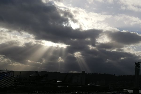 A Rouen, ombre et lumière entre soleil et nuages...