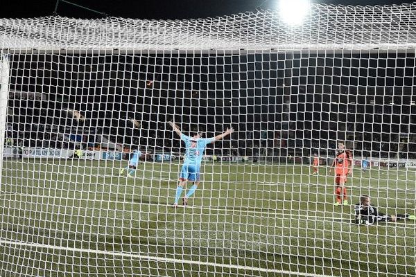 André-Pierre Gignac célèbre le but de Dimitri Payet