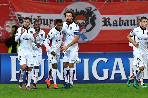 Le capitaine Paul Baysse et les niçois lors de leur victoire en Europa League à Salzbourg.