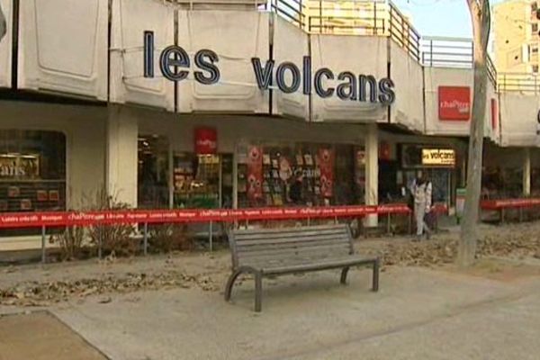 La plus vieille librairie généraliste de Clermont n'est toujours pas fixée sur son sort. 