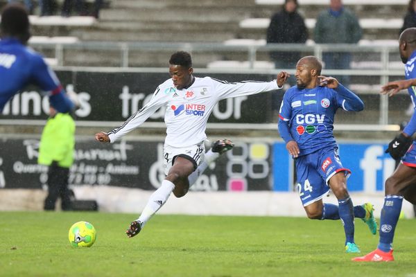 Amiens a battu  Strasbourg 4 à 3 en 20e journée de Ligue 2