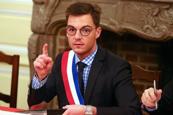 Stéphane Sieczkowski-Samier, maire d'Hesdin âgé de 26 ans, a sauvé sa tête lors du conseil municipal du 9 janvier 2019.