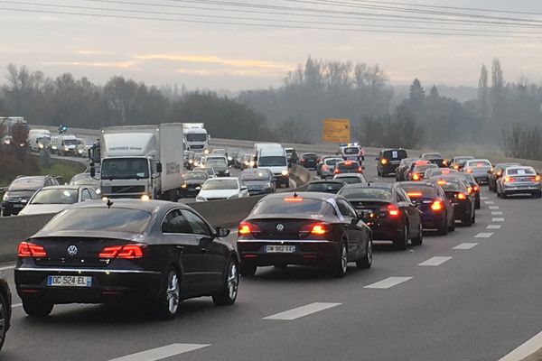 Ça coince sur le périphérique nantais avec l'opération escargot des chauffeurs VTC