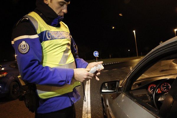 Le taux d'alcoolémie des conducteurs disposant d'un permis probatoire est abaissé de 0,5g/l à 0,2 g/l de sang.